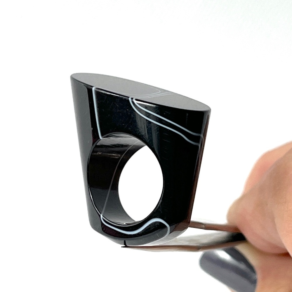 Vintage Size 5 Lucite Black Swirl Ring Oval Slanted Flat Top Geometric Mod